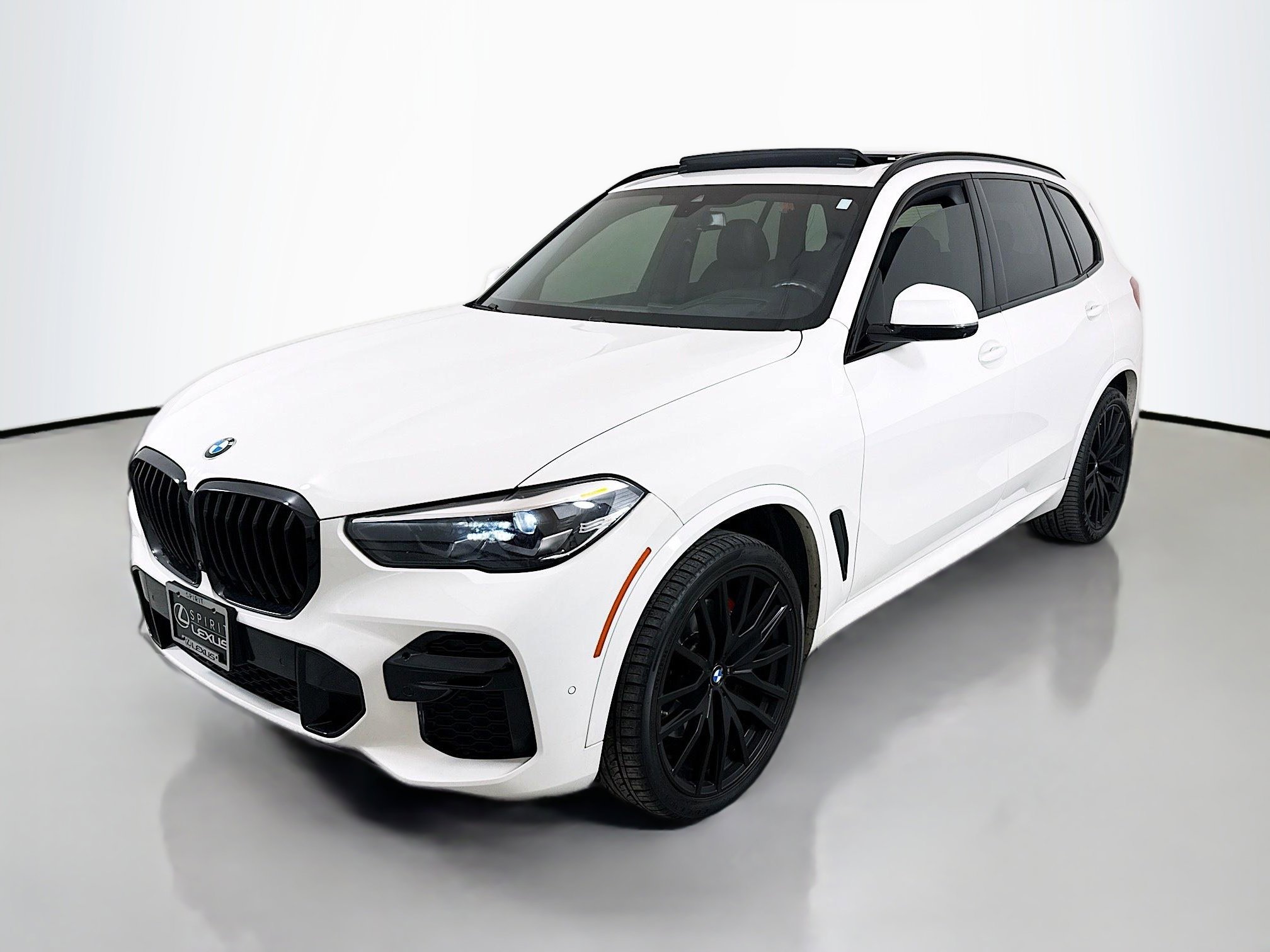 Used 2023 BMW X5 xDrive40i w/ M Sport Package image 3