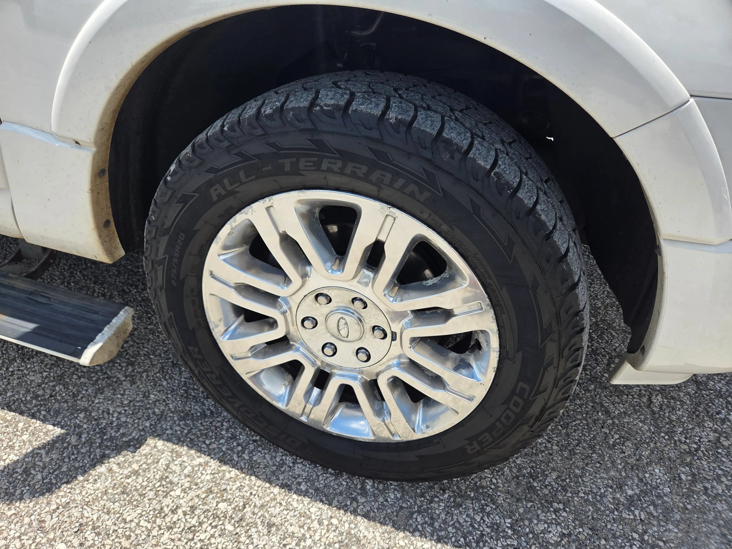 Used 2013 Ford Expedition Limited AWD/4WD image 9
