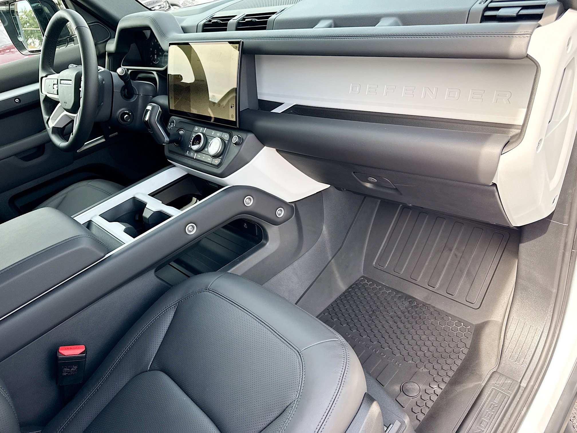 New 2026 Land Rover Defender 110 X-Dynamic SE AWD/4WD image 14
