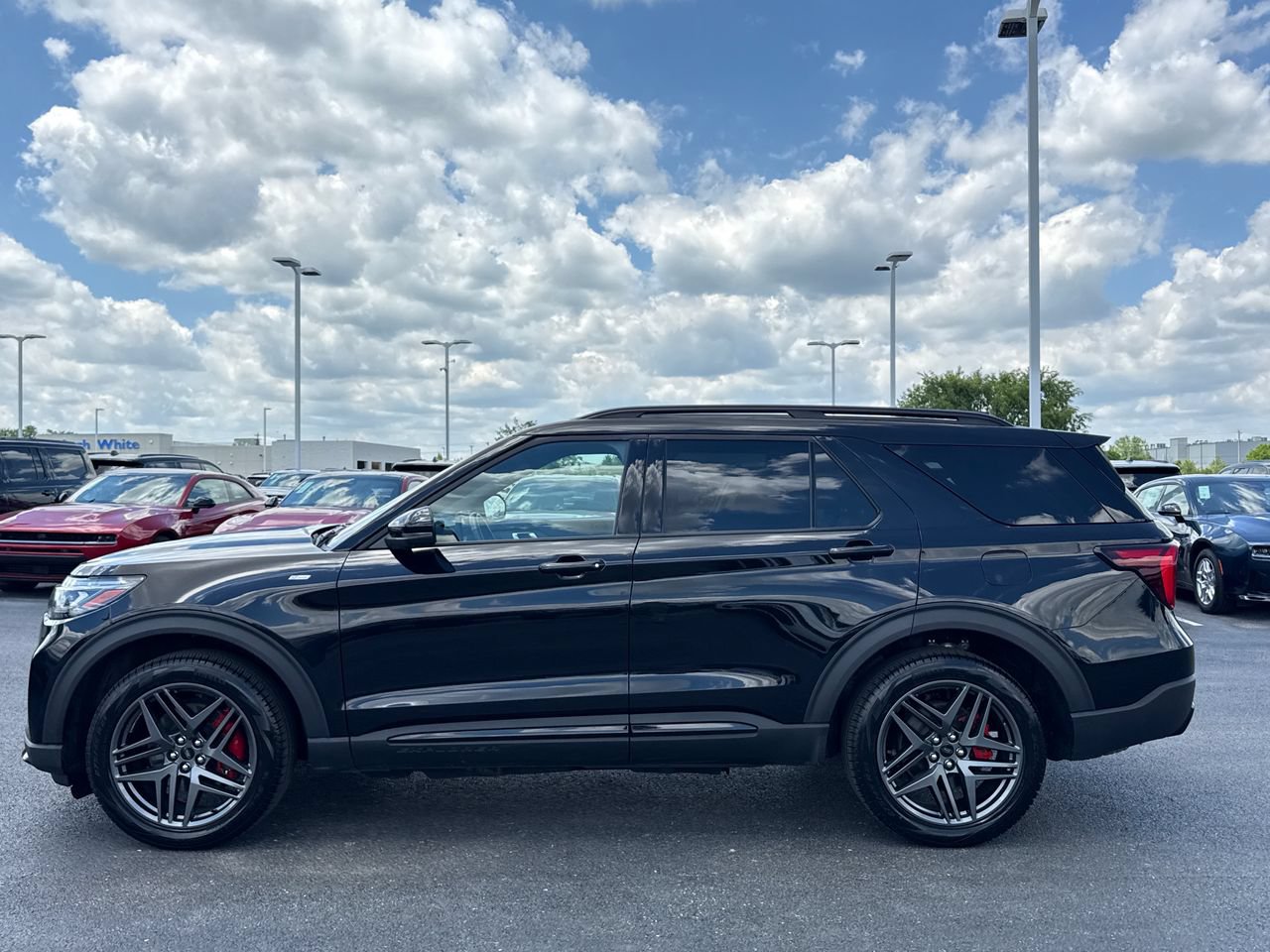 Used 2025 Ford Explorer ST-Line w/ ST-Line Street Pack AWD/4WD image 6