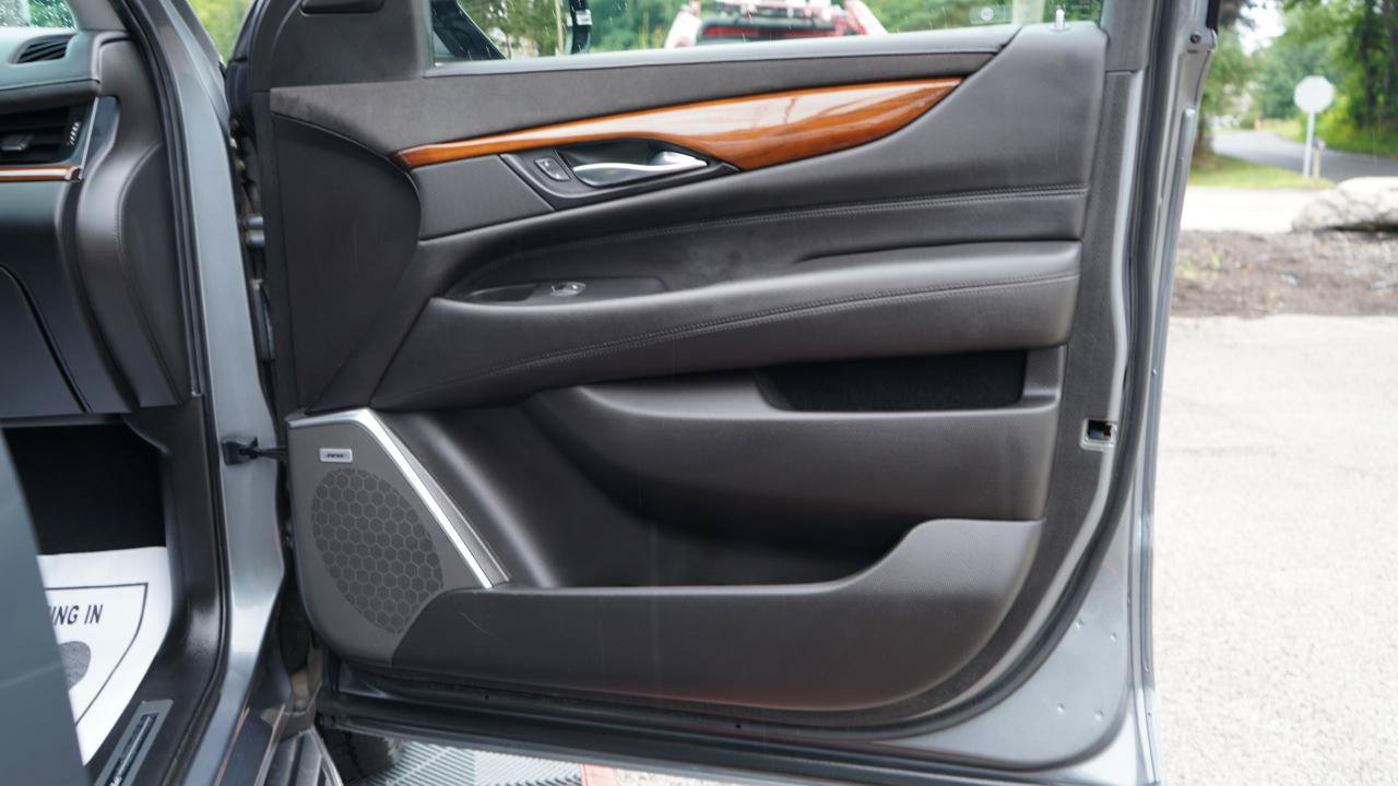 Used 2019 Cadillac Escalade ESV Luxury AWD/4WD image 60