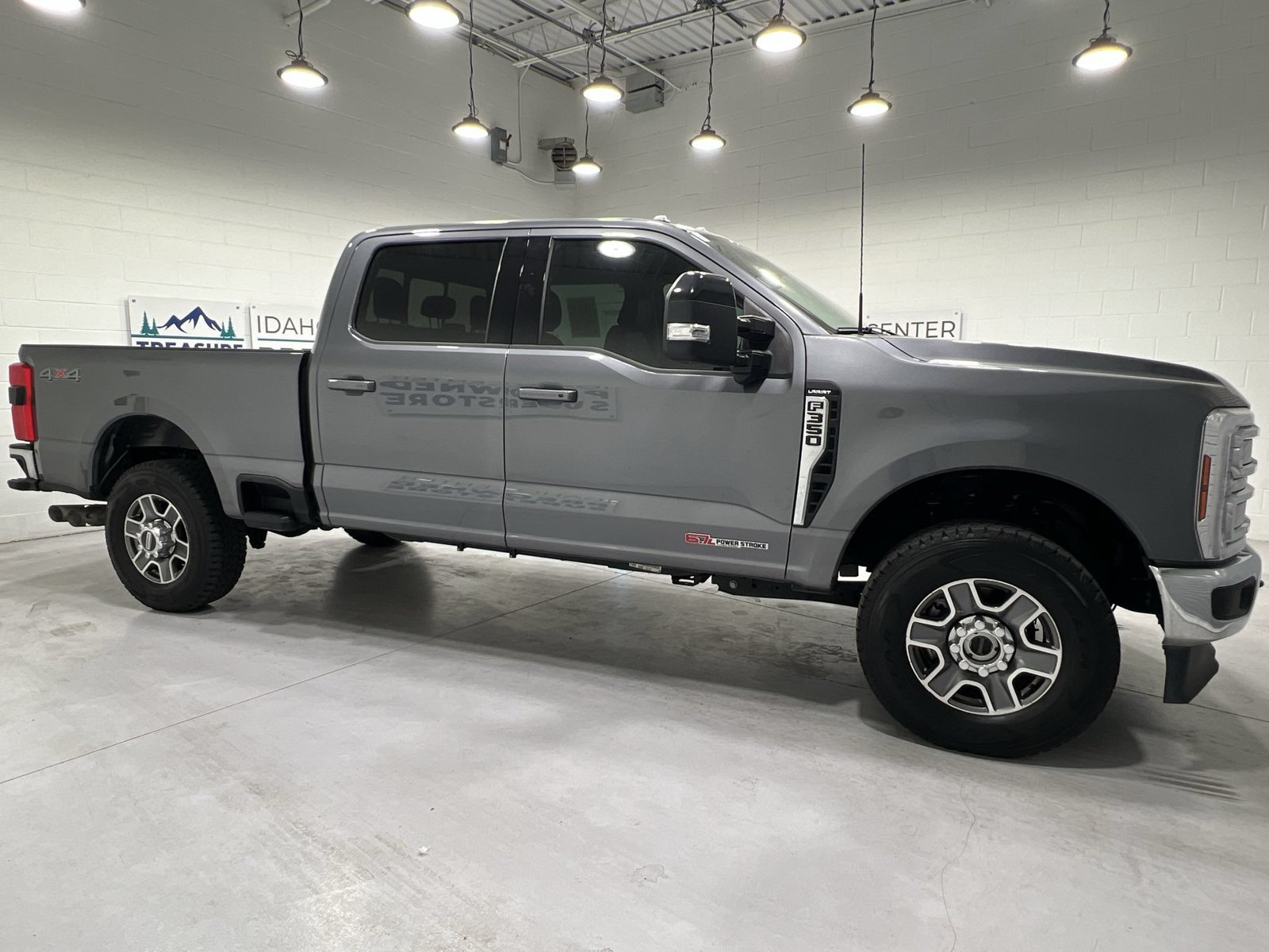 Used 2024 Ford F350 Lariat AWD/4WD image 9