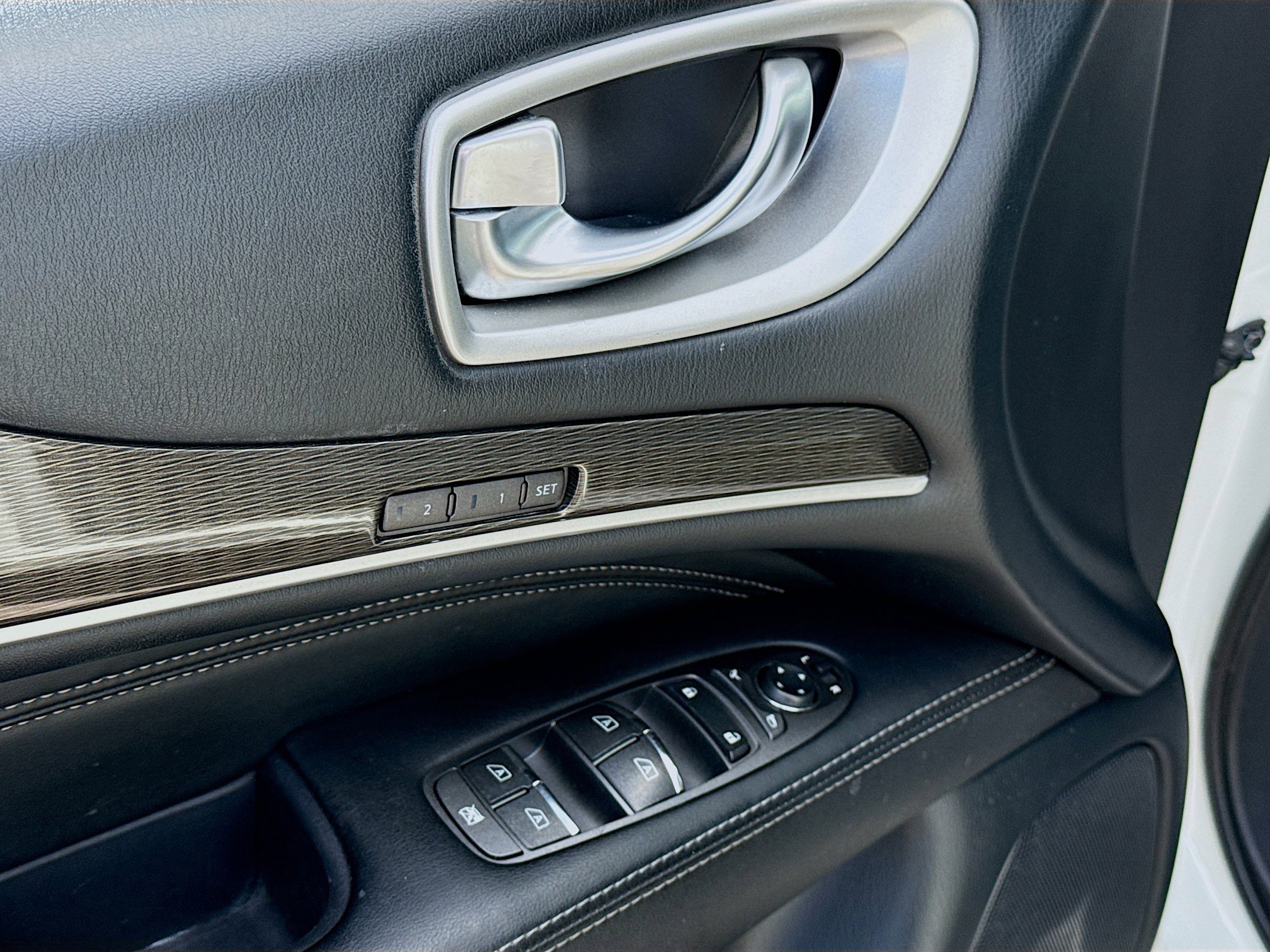 Used 2020 INFINITI QX60 Luxe w/ Essential Package FWD image 24