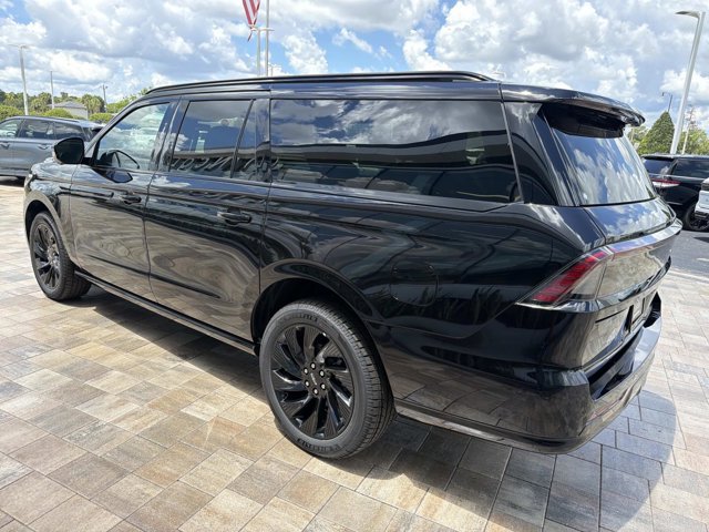 New 2026 Lincoln Navigator L Reserve w/ Jet Appearance Package AWD/4WD image 4
