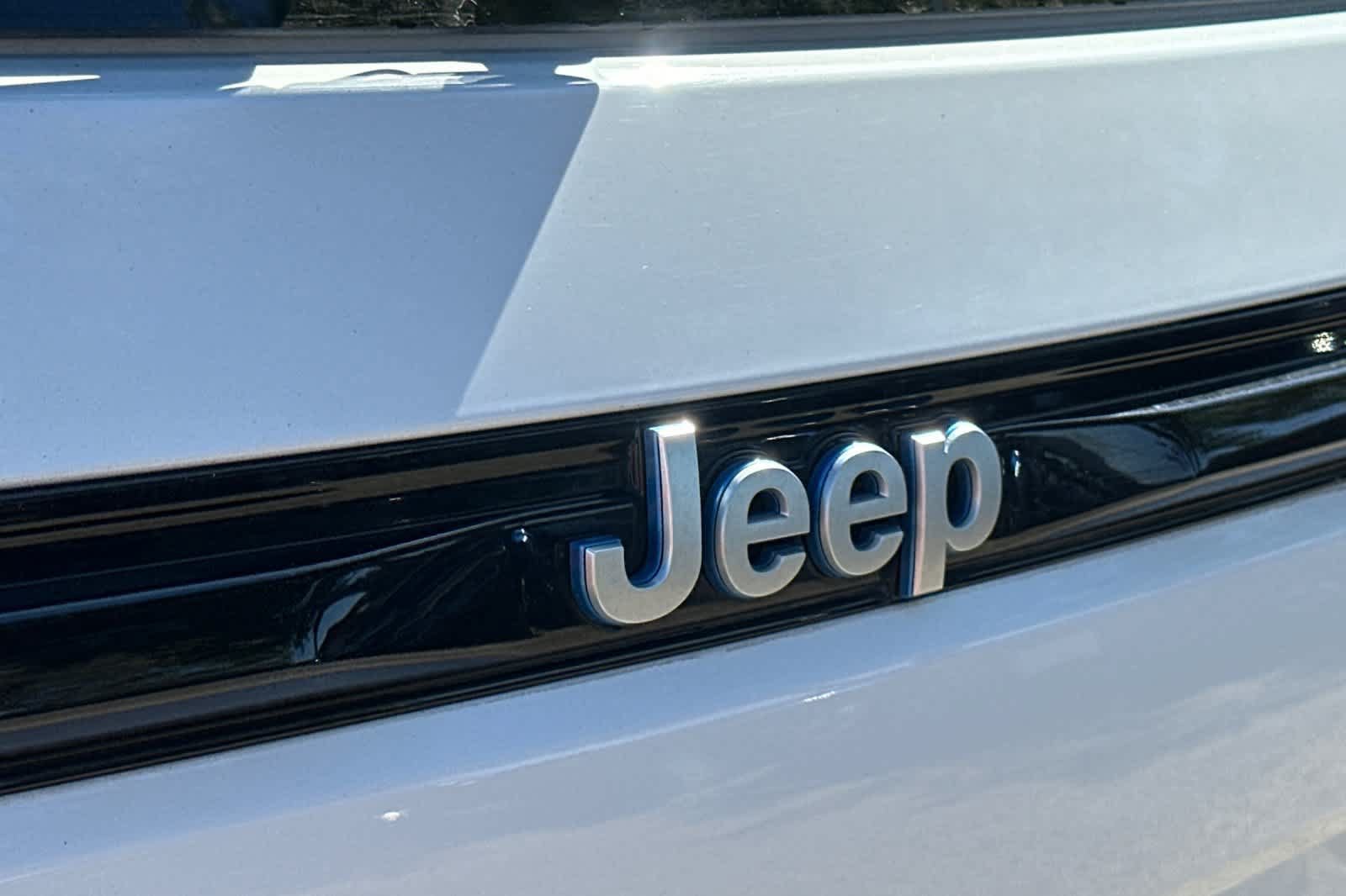 Used 2024 Jeep Grand Cherokee Limited 4xe AWD/4WD image 13