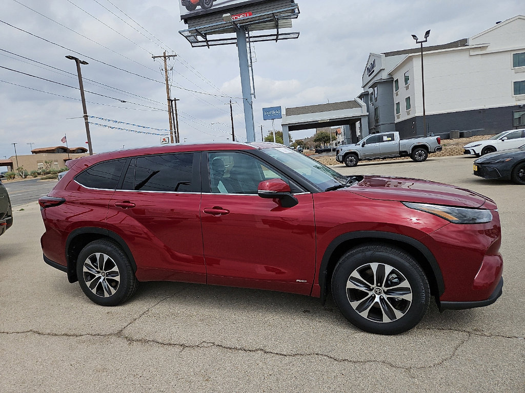 Certified 2026 Toyota Highlander XLE image 6