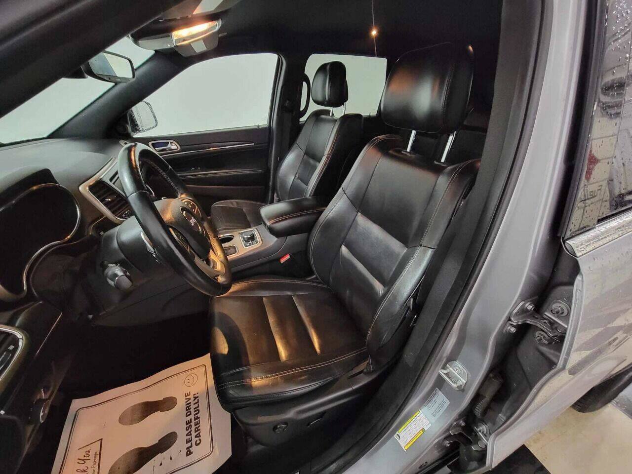 Used 2017 Jeep Grand Cherokee Limited image 14