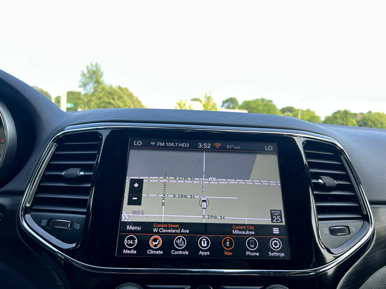 Used 2020 Jeep Grand Cherokee Altitude image 12