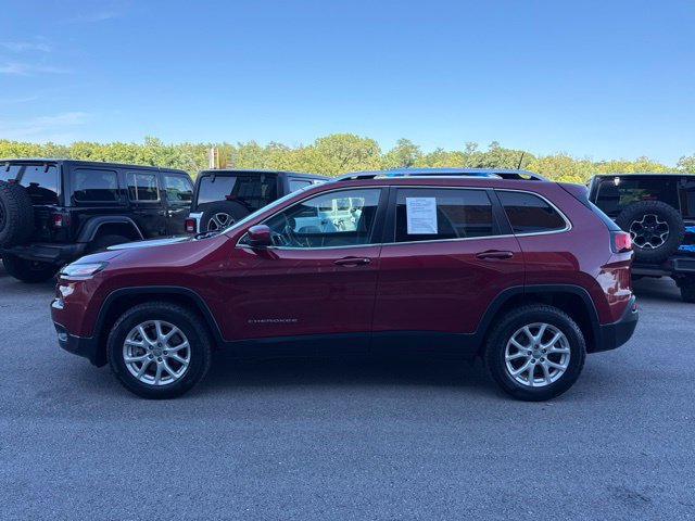 Used 2017 Jeep Cherokee Latitude AWD/4WD image 7