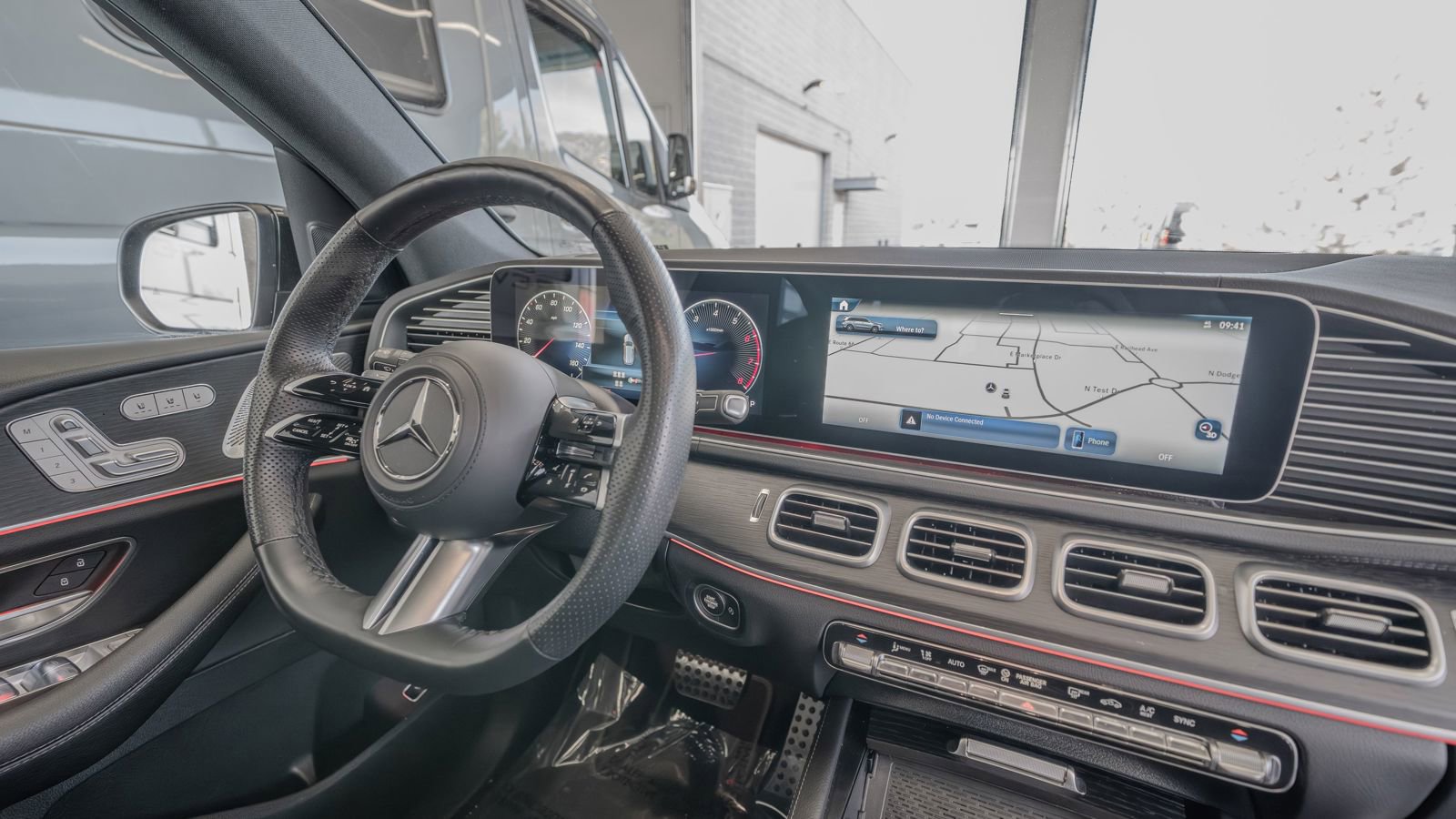Used 2025 Mercedes-Benz GLS 450 4MATIC w/ AMG Line Exterior image 19