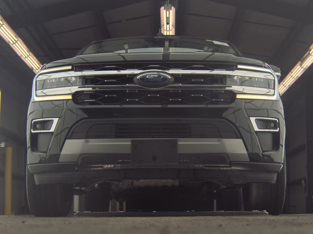 Used 2024 Ford Expedition Max Limited image 3