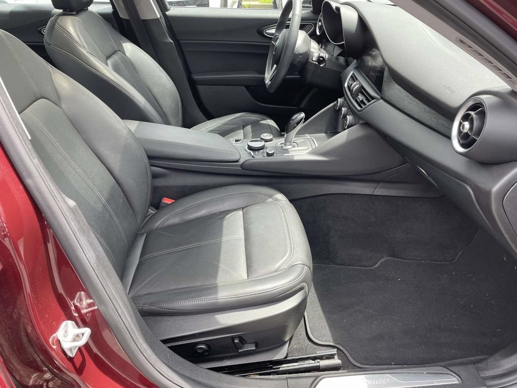 Used 2017 Alfa Romeo Giulia AWD image 20