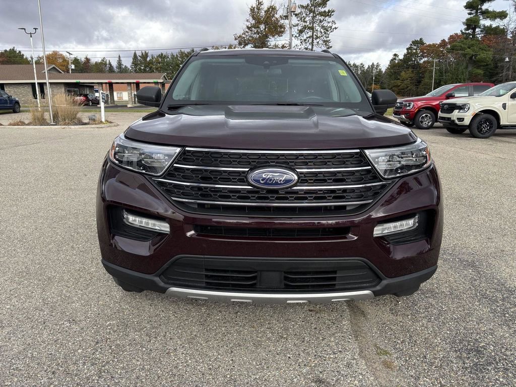 Used 2023 Ford Explorer XLT w/ Equipment Group 202A image 8