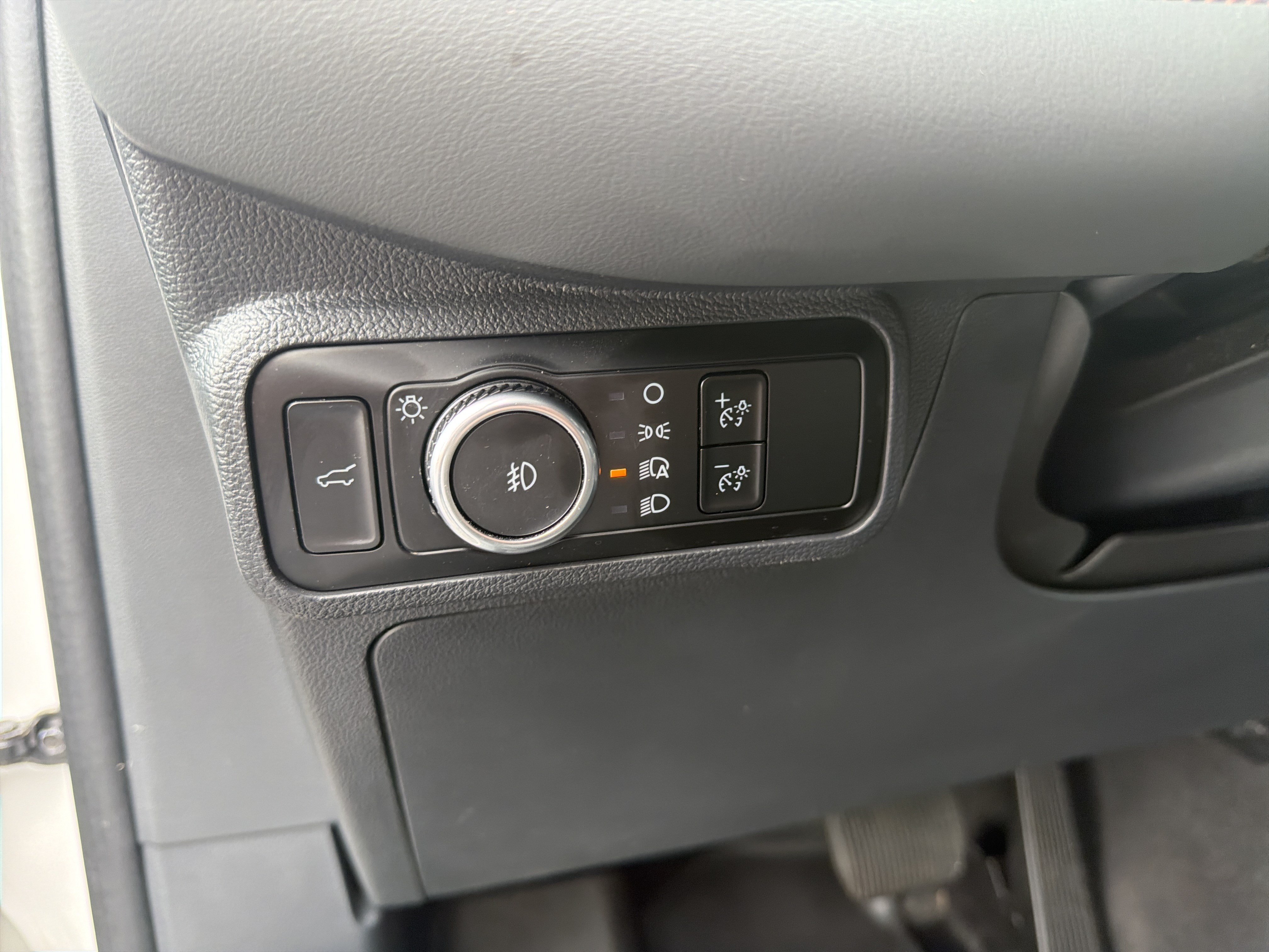 Used 2025 Ford Explorer Active w/ Active Comfort Package AWD/4WD image 36