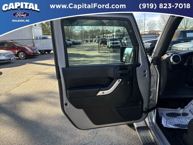 Used 2018 Jeep Wrangler Sahara w/ Dual Top Group image 18