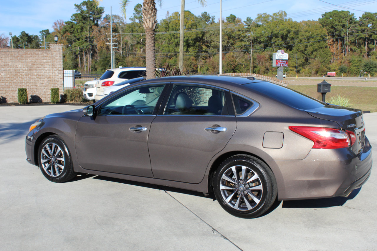 Used 2017 Nissan Altima 2.5 SL image 2