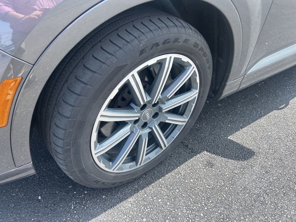 Used 2018 Audi Q7 3.0T Prestige AWD/4WD image 3