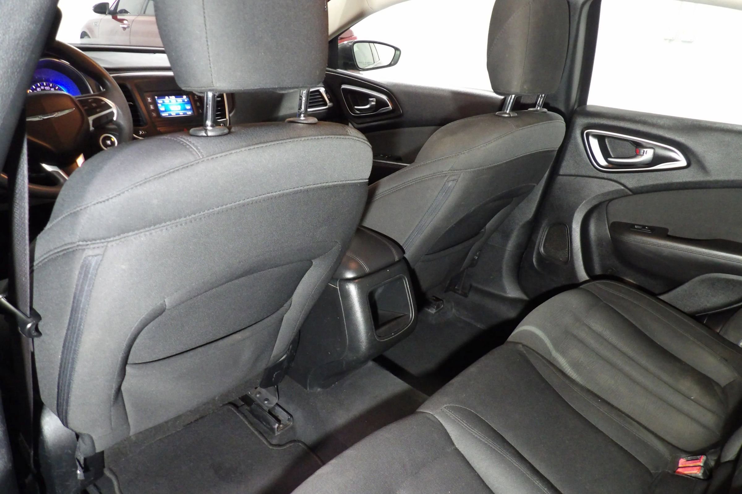 Used 2016 Chrysler 200 Limited FWD image 9