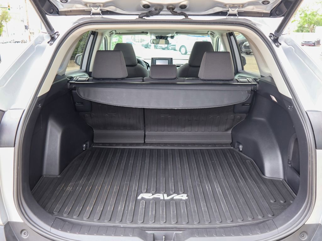 Used 2022 Toyota RAV4 XLE w/ Convenience Package AWD/4WD image 10