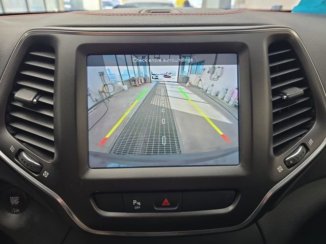 Used 2019 Jeep Cherokee Trailhawk w/ Cold Weather Group image 19