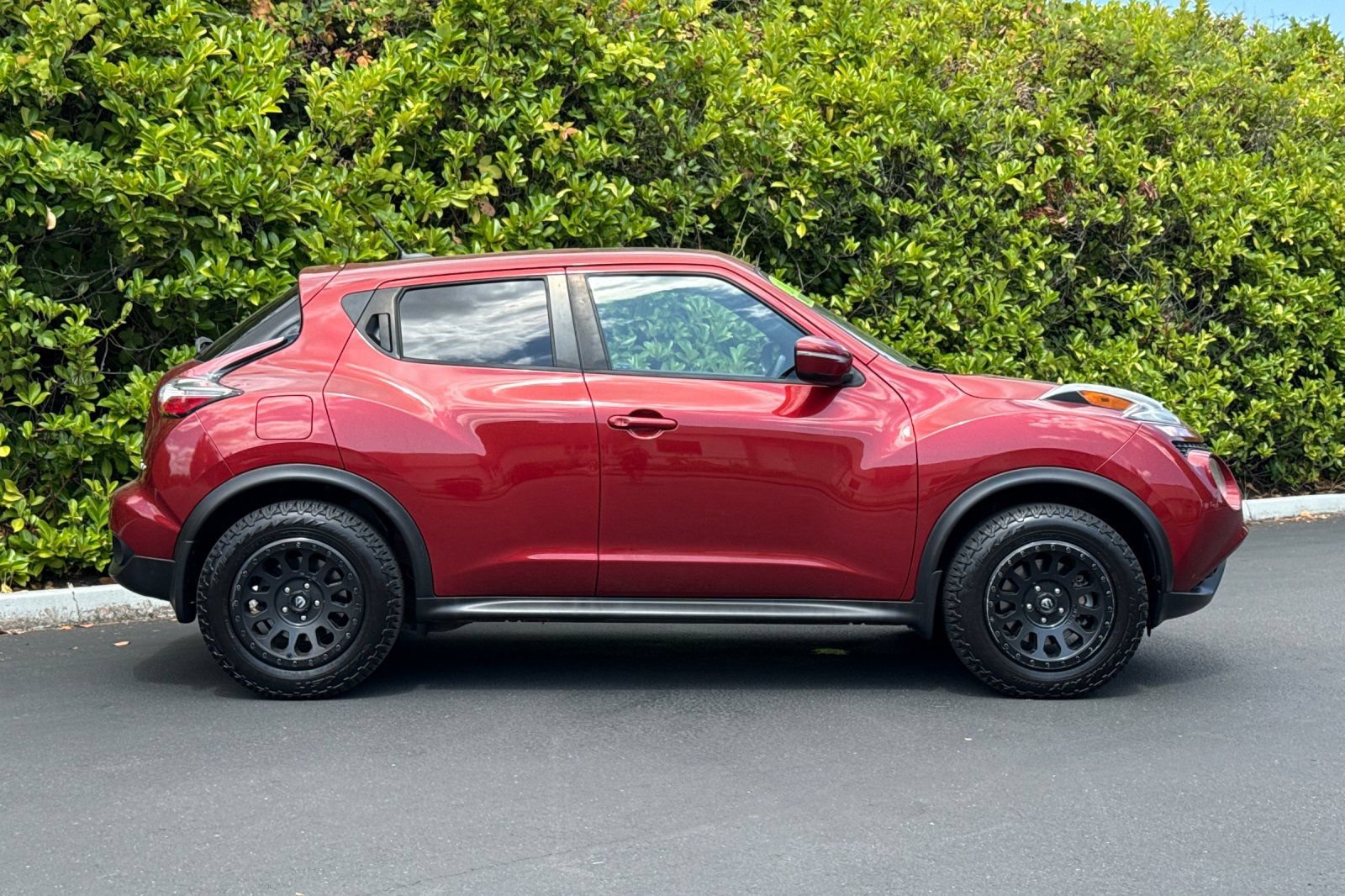 Used 2015 Nissan Juke SV AWD/4WD image 3
