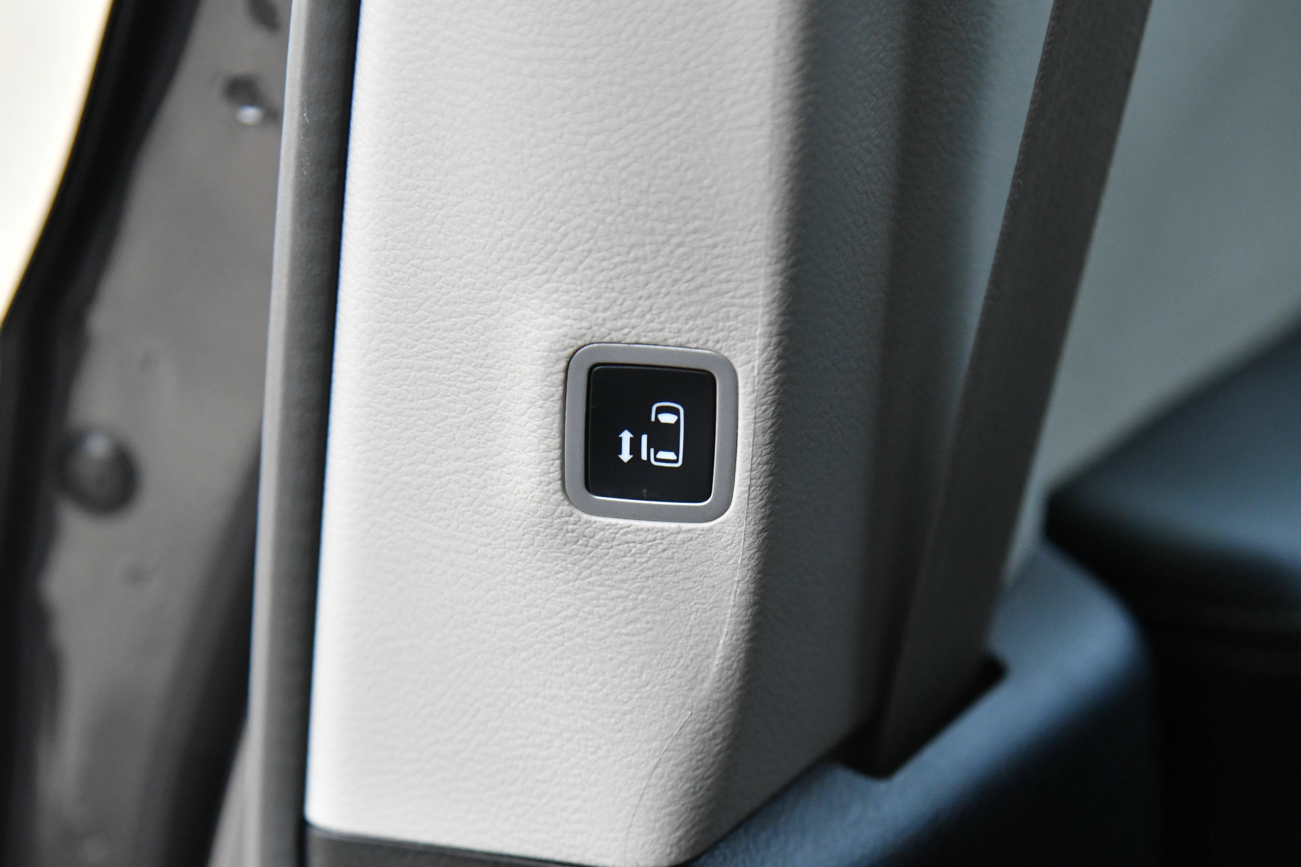 Used 2023 Chrysler Pacifica Touring-L FWD image 41