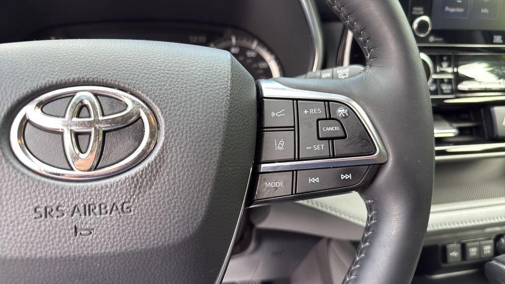 Used 2021 Toyota Highlander Limited AWD/4WD image 32