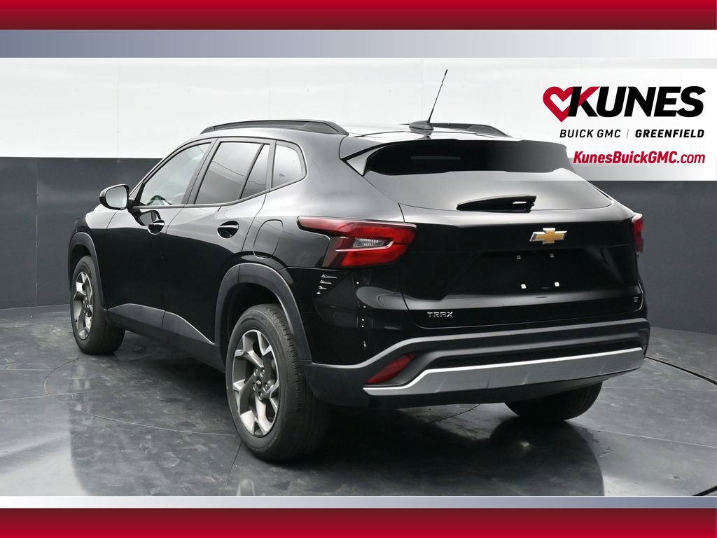 Used 2025 Chevrolet Trax LT w/ LT Convenience Package FWD image 10