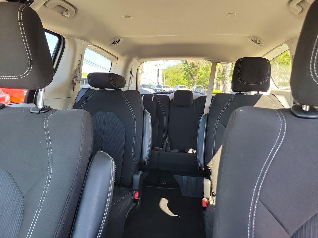 Used 2022 Chrysler Voyager LX image 34