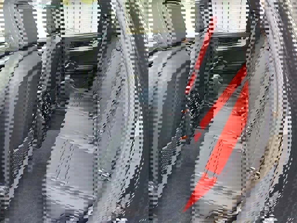 Used 2025 Porsche Cayenne S image 37