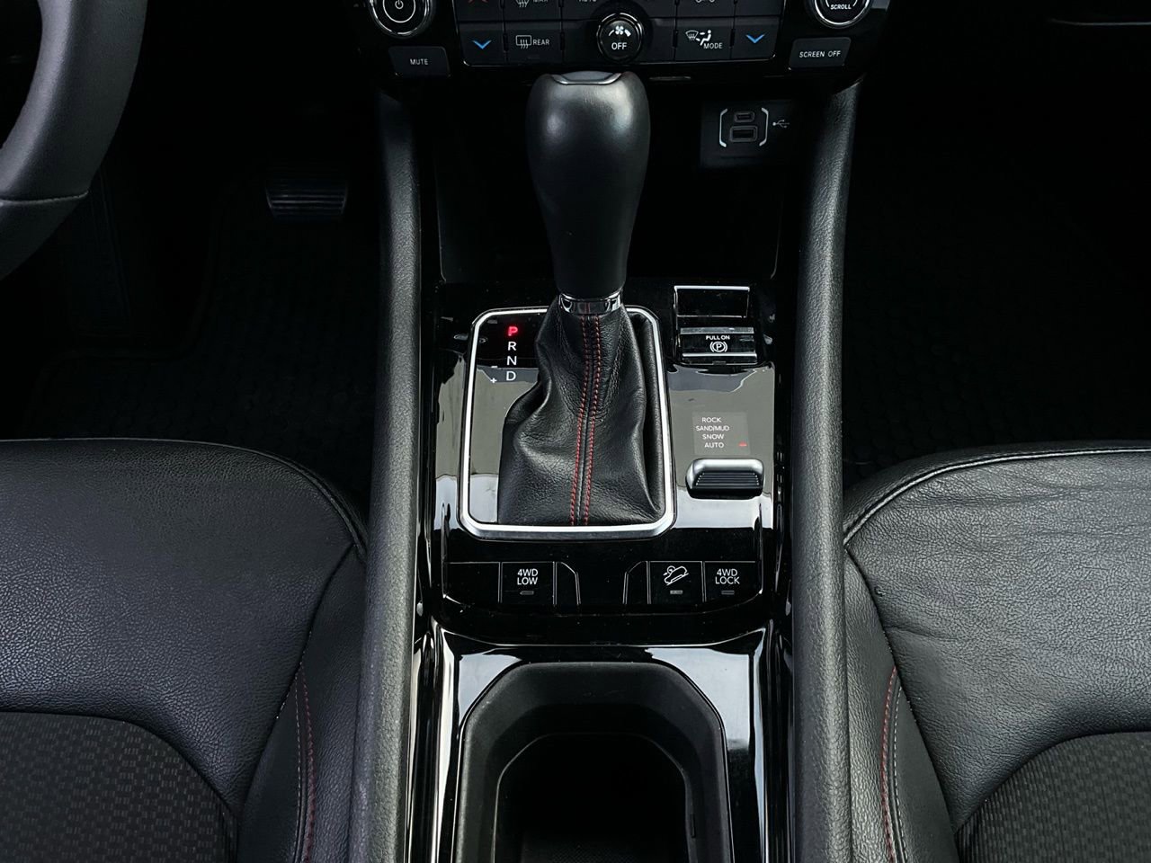 Used 2025 Jeep Compass Trailhawk image 14