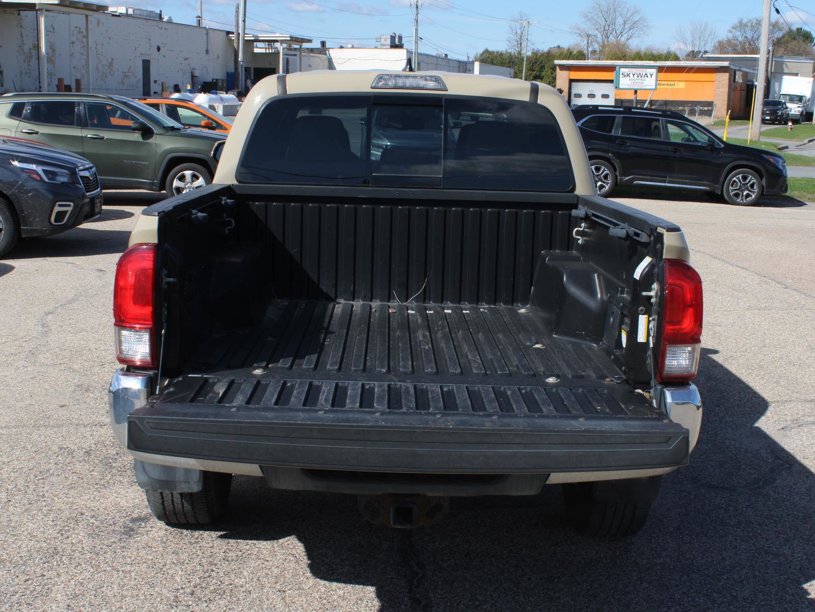 Used 2017 Toyota Tacoma TRD Off-Road w/ Tow Package (A/T) image 7