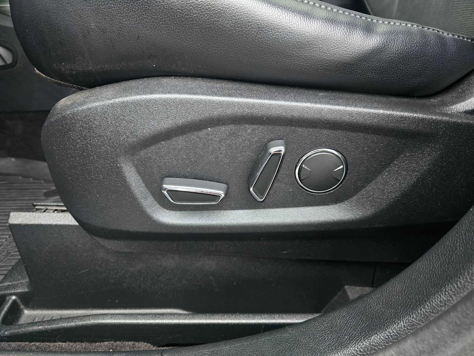 Used 2019 Ford Edge Titanium w/ Equipment Group 301A image 25