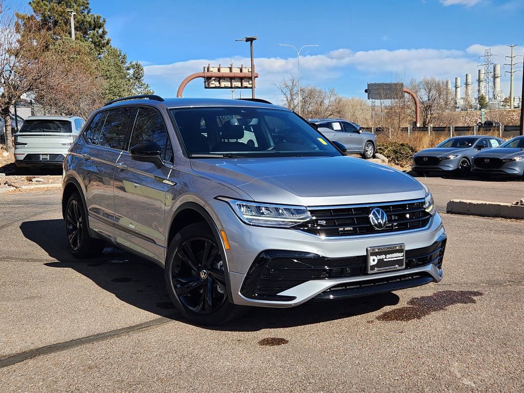 Used 2024 Volkswagen Tiguan SE R-Line image 1