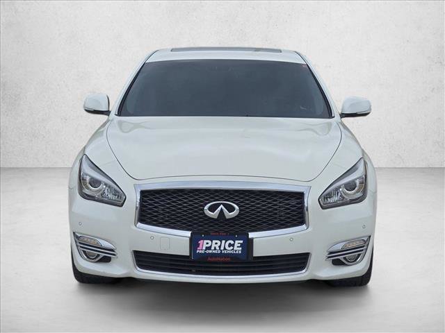 Used 2019 INFINITI Q70 Luxe RWD image 2