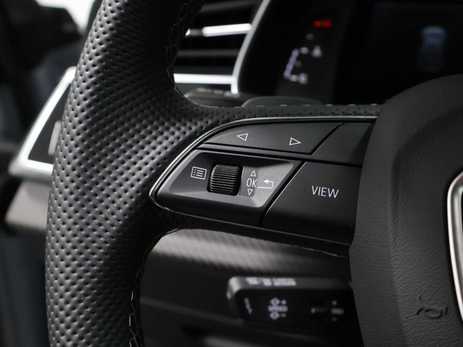 Used 2024 Audi SQ8 Prestige AWD/4WD image 25