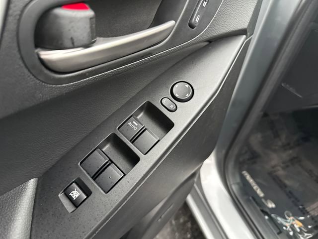 Used 2013 MAZDA MAZDA3 i Grand Touring w/ Tech Pkg FWD image 11