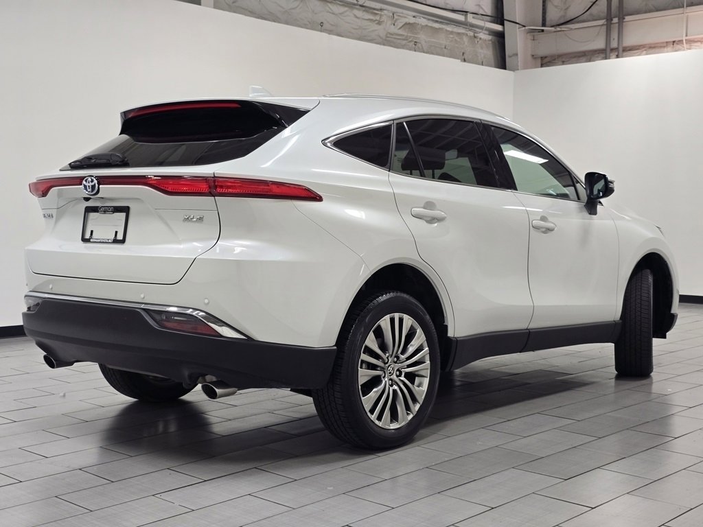 Used 2024 Toyota Venza XLE image 18