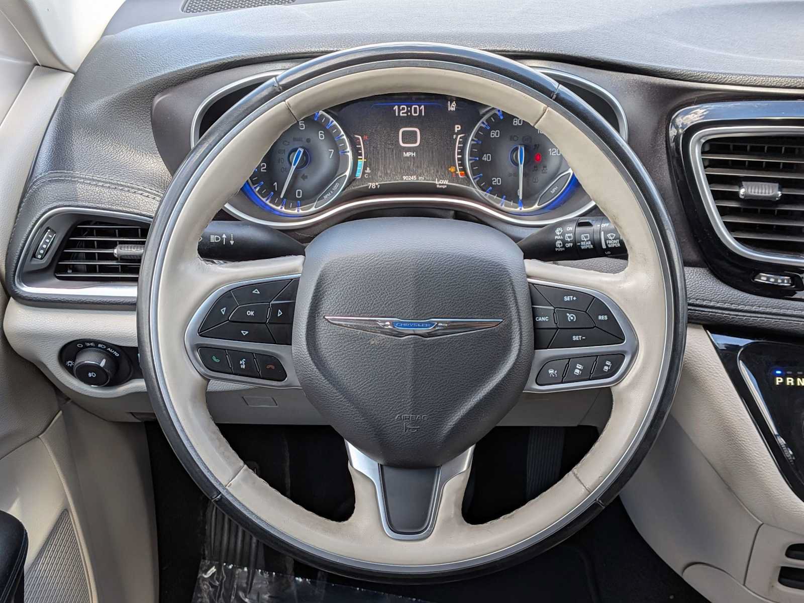 Used 2020 Chrysler Pacifica Limited w/ Advanced Safetytec Group FWD image 22