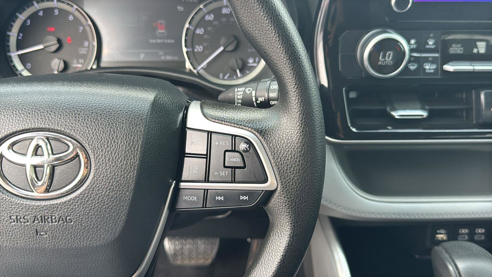 Used 2023 Toyota Highlander L image 17