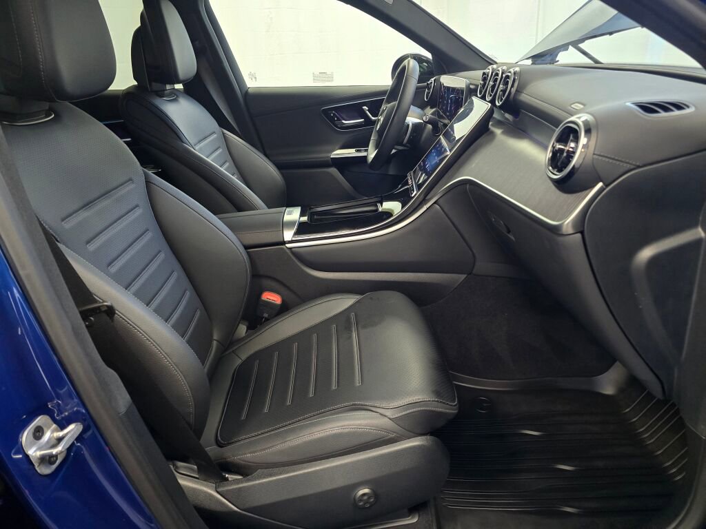 Used 2024 Mercedes-Benz GLC 300 4MATIC image 24