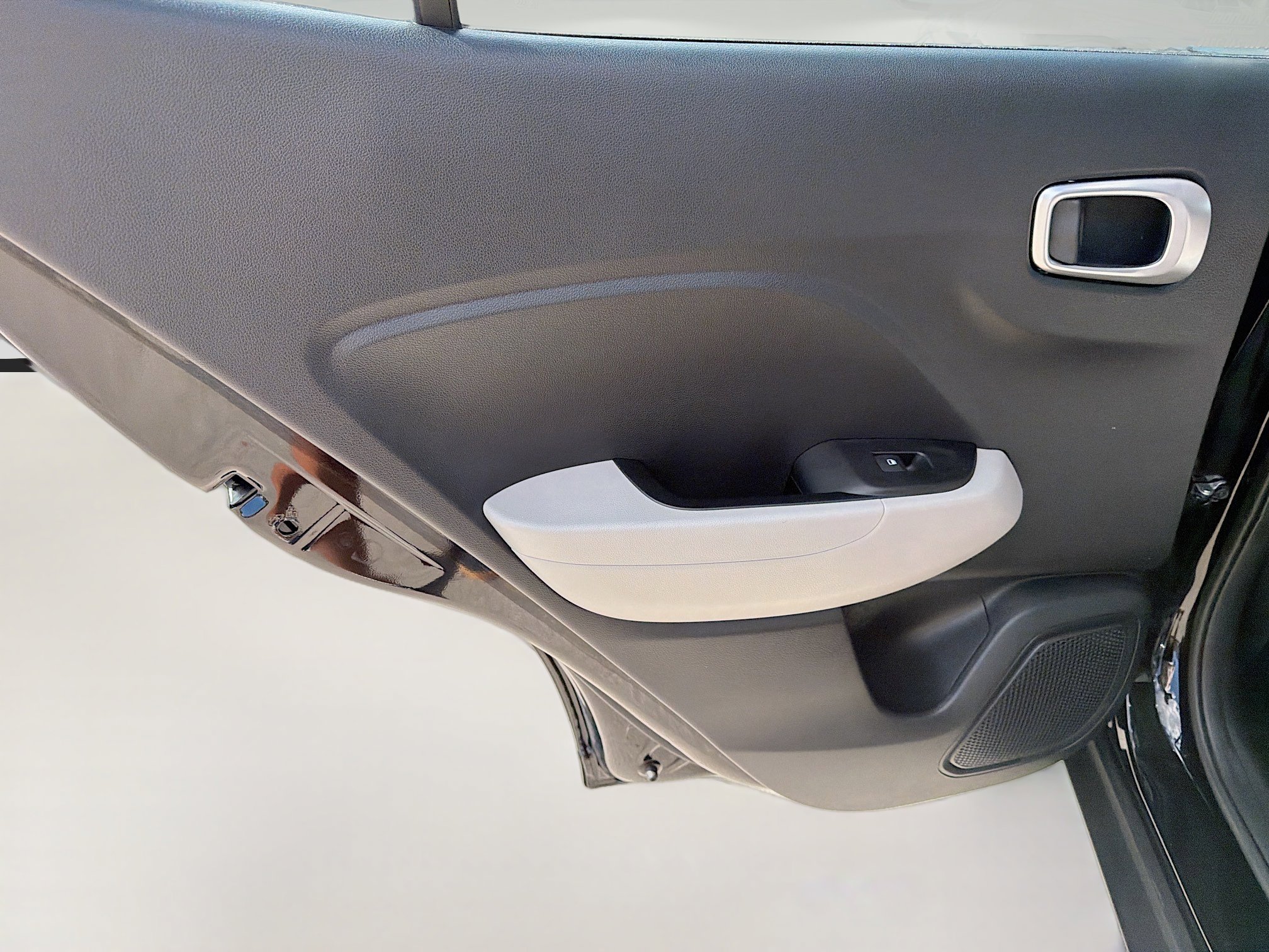 Used 2022 Hyundai Venue SEL image 22