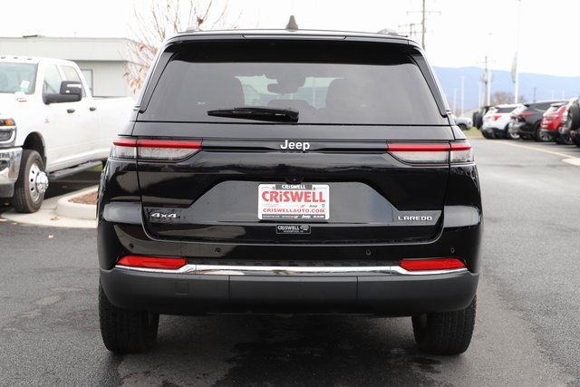 Used 2023 Jeep Grand Cherokee Laredo image 4