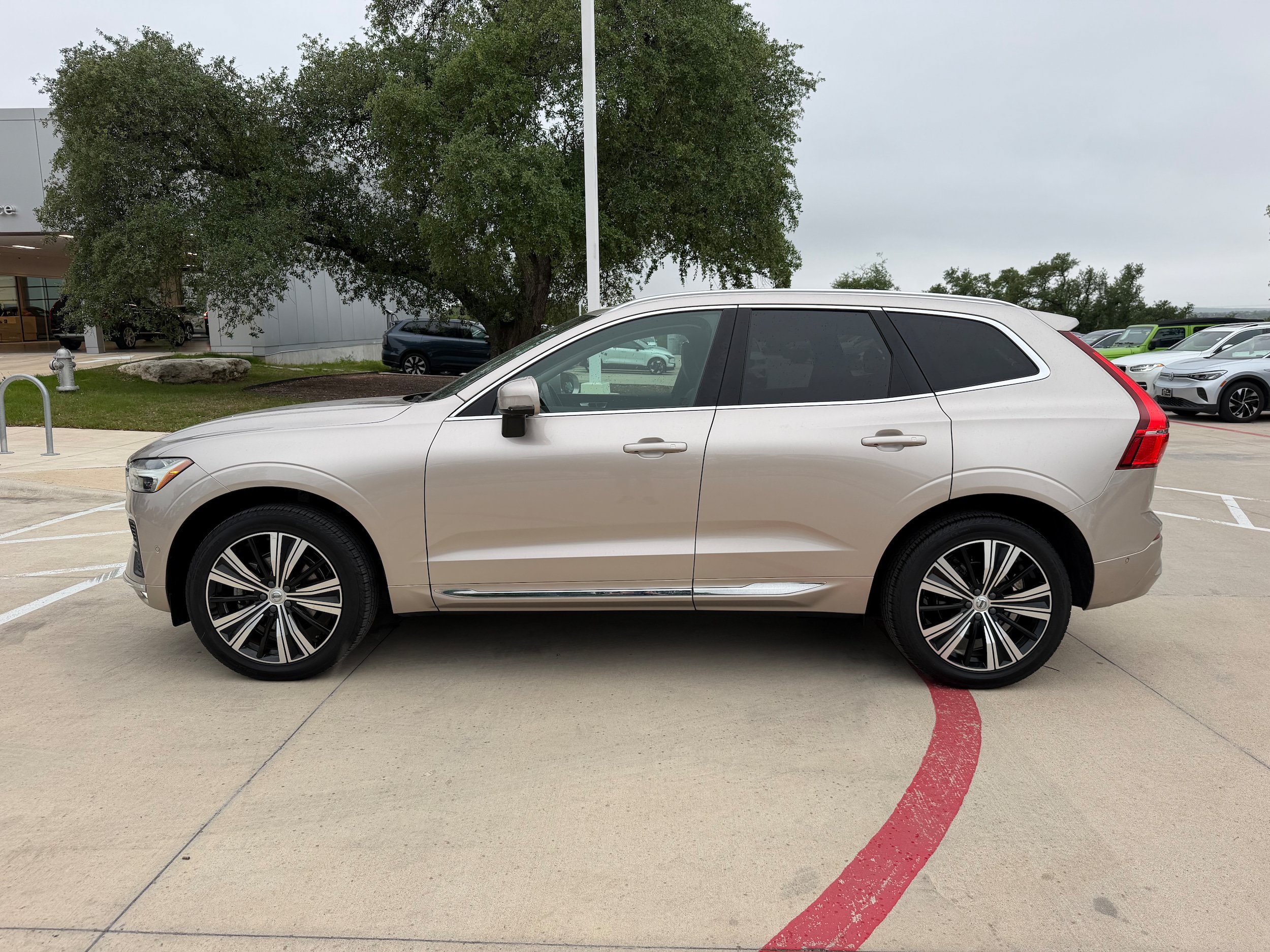 Certified 2023 Volvo XC60 B5 Plus w/ Protection Package Premier FWD image 3