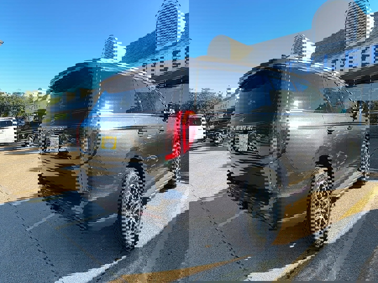 New 2025 Ford Expedition Active image 7