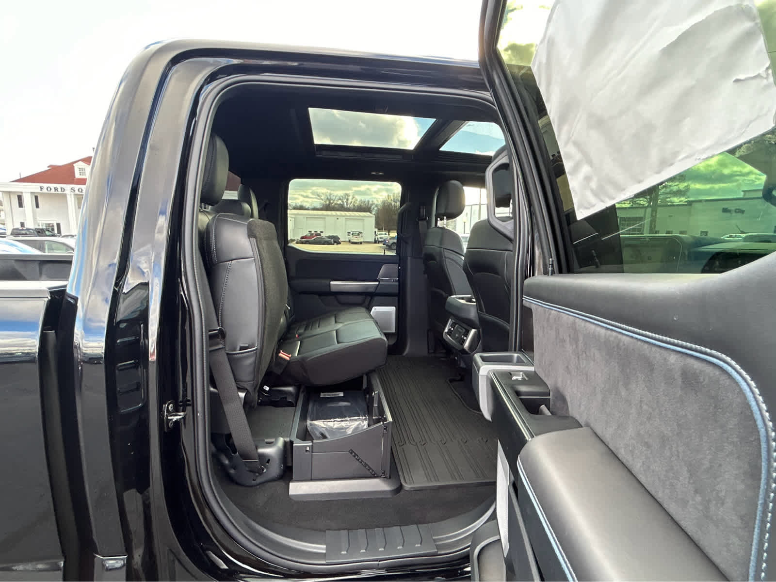 New 2026 Ford F350 Platinum w/ Tremor Off-Road Package image 14