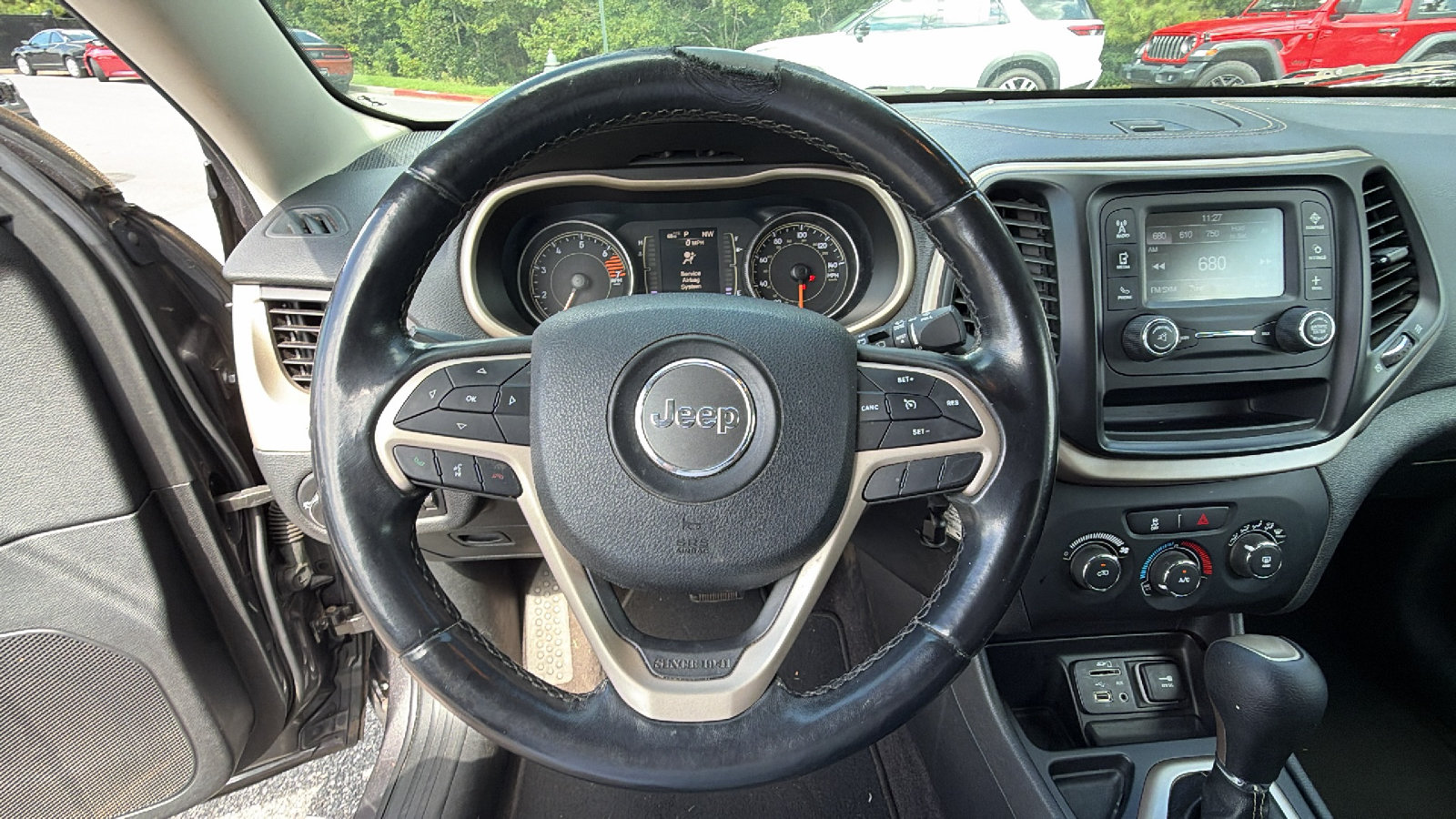 Used 2018 Jeep Cherokee Latitude w/ Altitude Package FWD image 25
