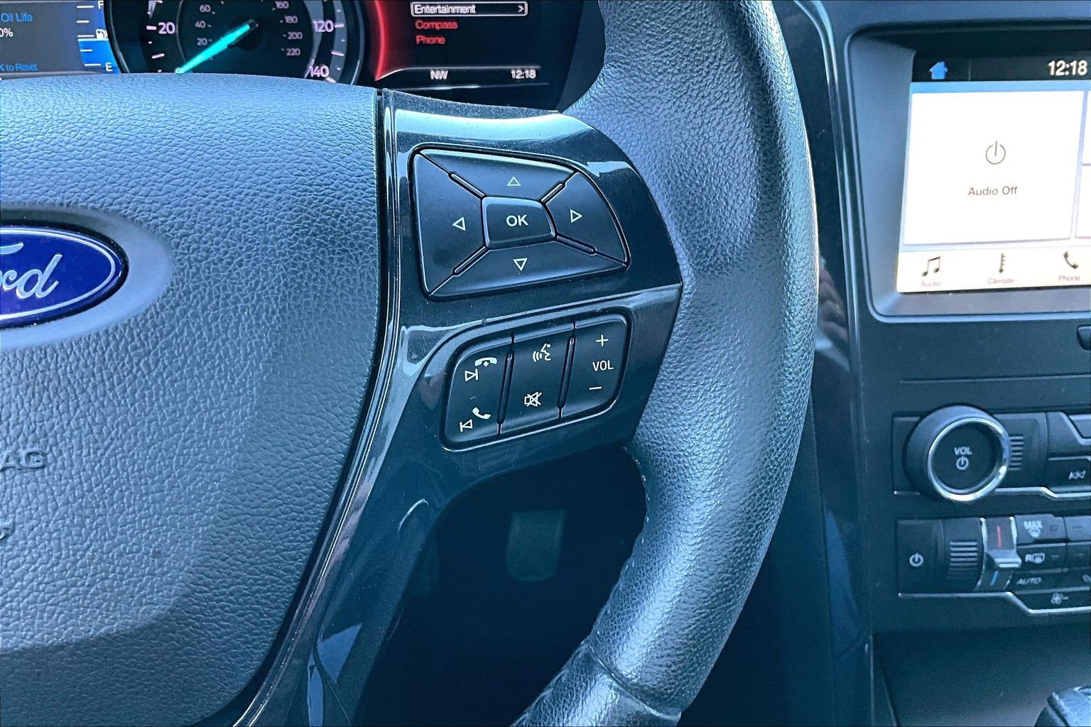 Used 2018 Ford Explorer XLT w/ Equipment Group 201A FWD image 20