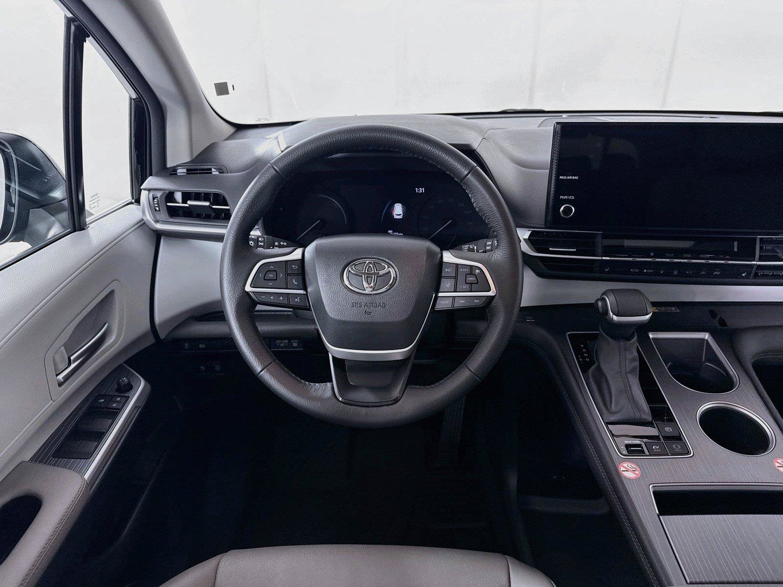 Certified 2026 Toyota Sienna XLE FWD image 34