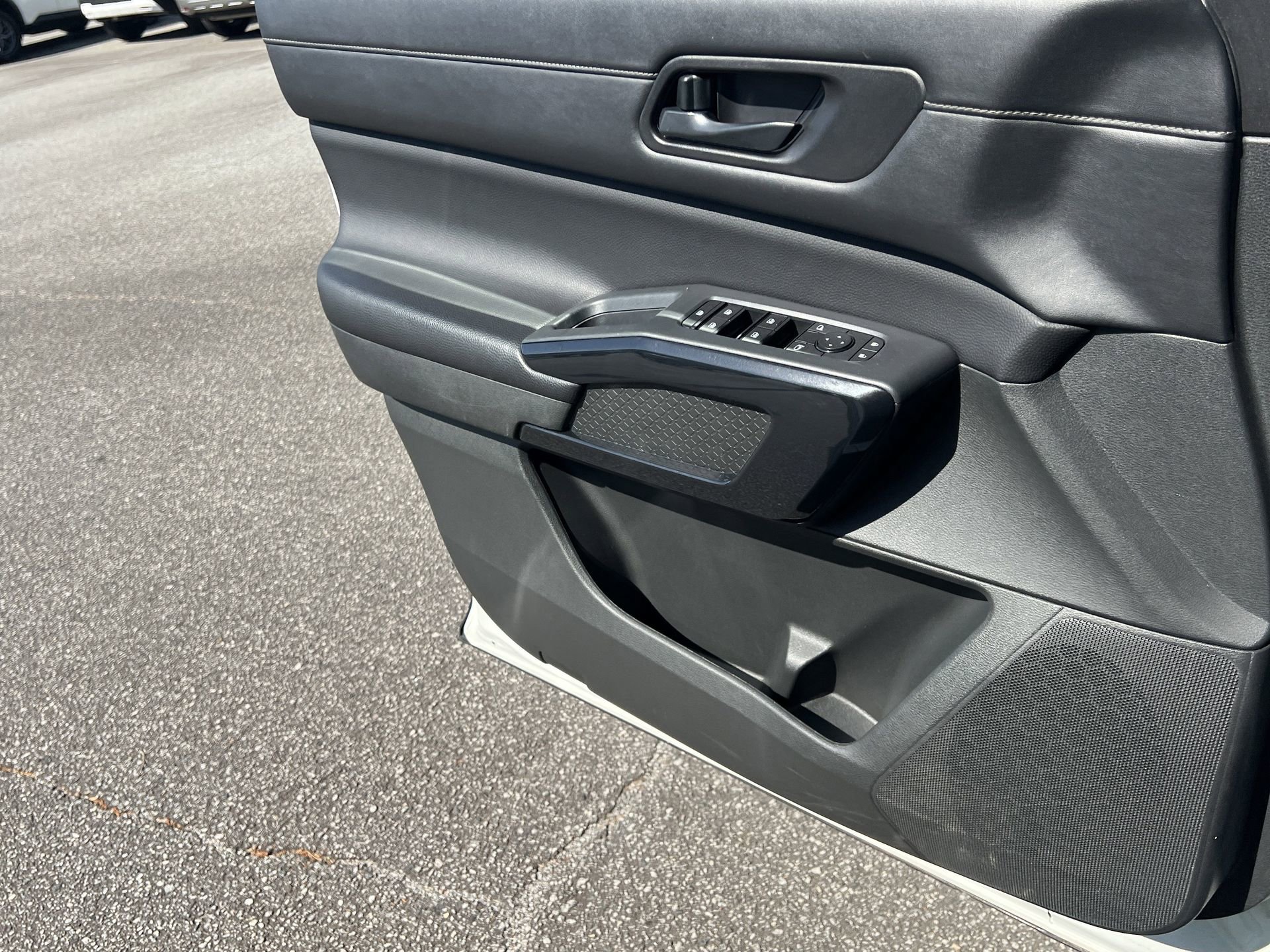 Used 2024 Nissan Pathfinder SV FWD image 12
